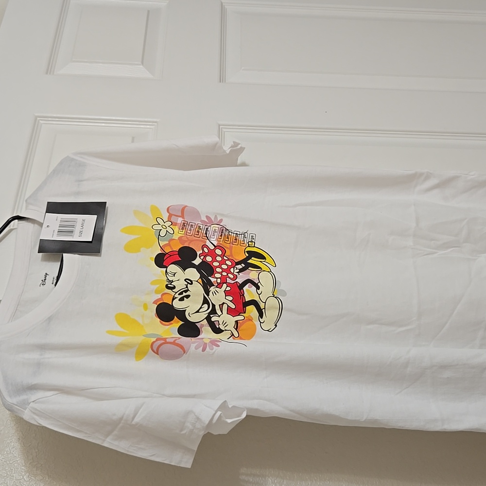 Disney White and Red Mickey and Minnie Short Sleeve Tee Size M Nwt